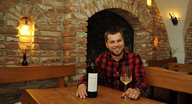 Přečíst článek Petr Kružík: Nejlepší vína jsou ta, do kterých se člověk přírodě moc neplete Obrázek ke článku Petr Kružík: Nejlepší vína jsou ta, do kterých se člověk přírodě moc neplete